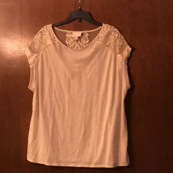 Ava & Viv Tops - Ava & Viv cream lace top